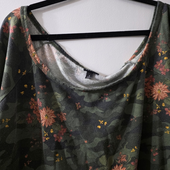 Floral Camouflage Sweater - Picture 4 of 4
